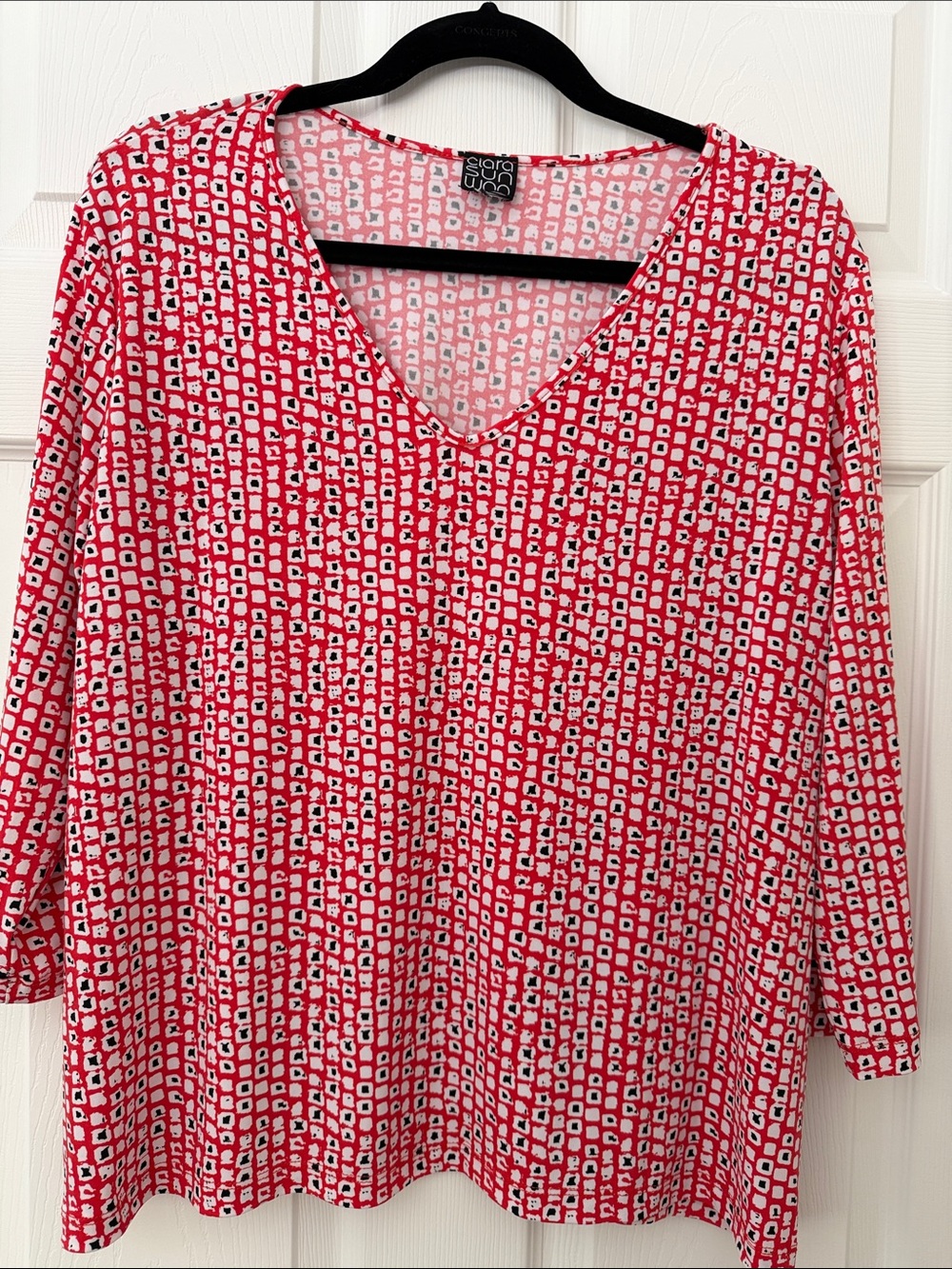 Clara Sun Woo Sioni Red and White Geo V-Neck Tunic Top